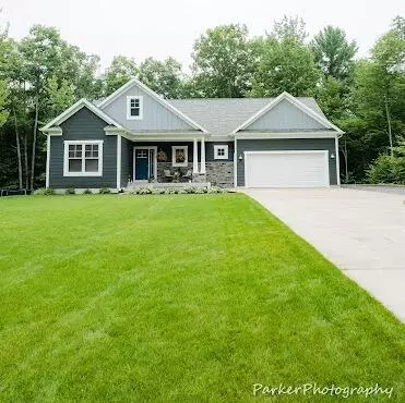 5655 Heritage Dr, Whitehall, MI 49461
