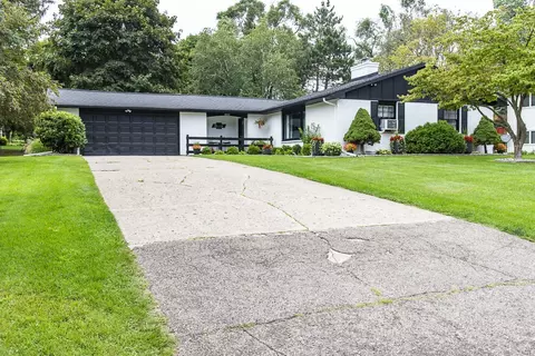 6225 Plainfield Ave, Kalamazoo, MI 49048