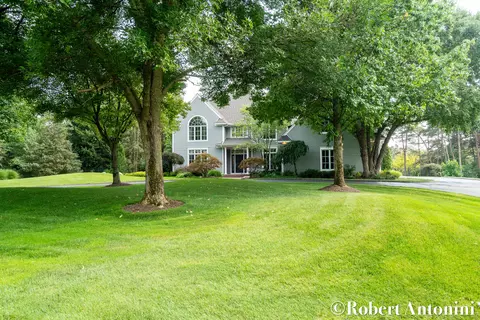 4100 Mont Katnich Ct NE, Grand Rapids, MI 49525