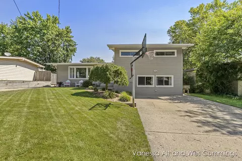 2473 Northville Dr NE, Grand Rapids, MI 49525