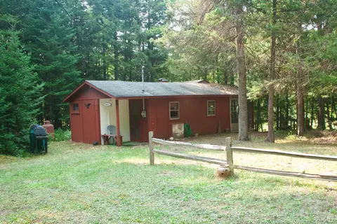 15400 Roaring Brook Dr, Thompsonville, MI 49683