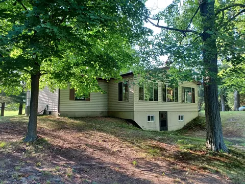 4389 Bankers Rd, Hillsdale, MI 49242