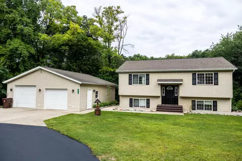 2951 E Bluewater Hwy, Ionia, MI 48846