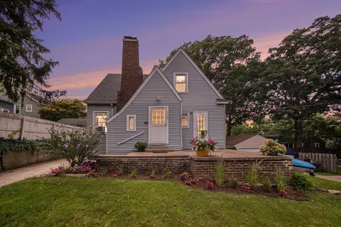 1108 Sixth St, Jackson, MI 49203