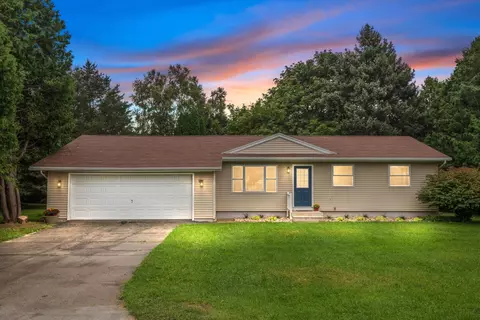 126 Johnson St, Edmore, MI 48829