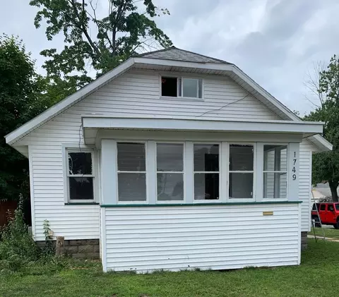 1749 Ray St, Muskegon, MI 49442