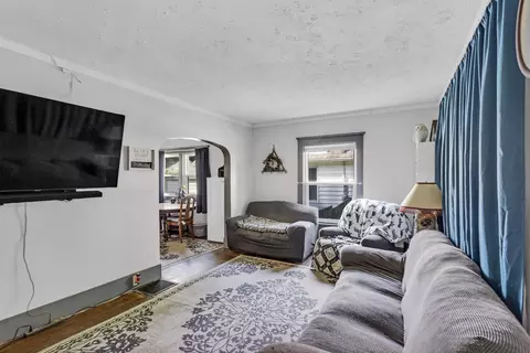 714 Edgewood St, Jackson, MI 49202 photo 2