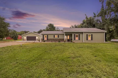 965 Mendon Rd, Sherwood, MI 49089