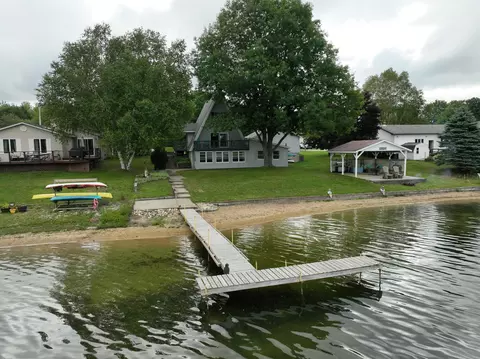 332 Gitchegumee Dr, Buckley, MI 49620