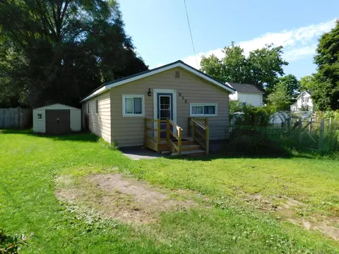 513 Decalb St, Reed City, MI 49677