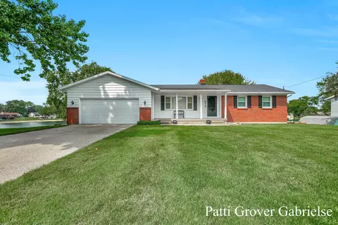 875 Crystal Dr, Jenison, MI 49428