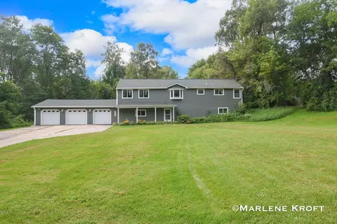 9710 36th St SE, Lowell, MI 49331