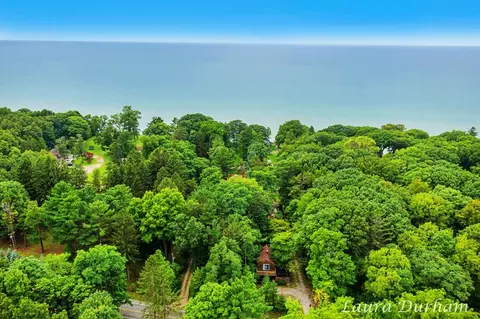 2376 Lakeshore Dr, Fennville, MI 49408