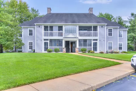 928 Oakbrook Dr, Jackson, MI 49203