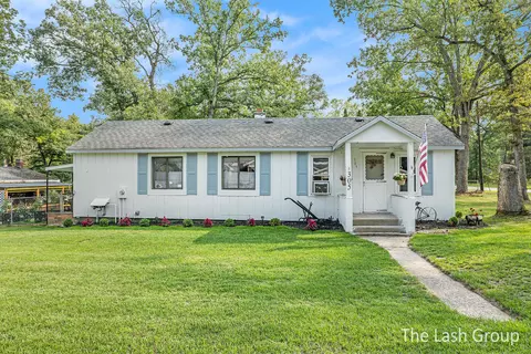 305 6th St, Baldwin, MI 49304 photo 2