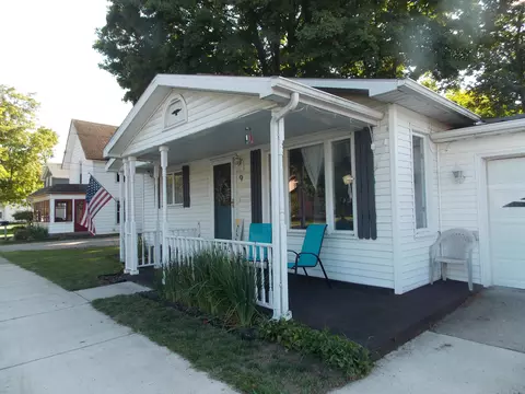 9 S Main St, Quincy, MI 49082
