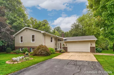 6435 145th Ave, Holland, MI 49423