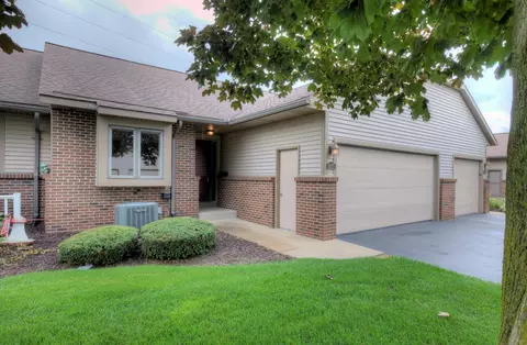 2073 Lakeview Dr, Zeeland, MI 49464