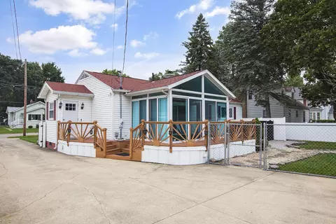 205 N Grant Ave, Three Rivers, MI 49093