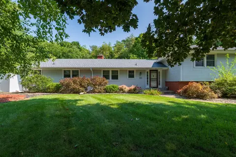7783 N Gleneagle Dr, Kalamazoo, MI 49048
