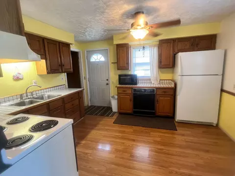 271 Richfield Ave, Springfield, MI 49037 photo 3