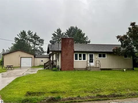 1960 Hampton Rd, Harrison, MI 48625