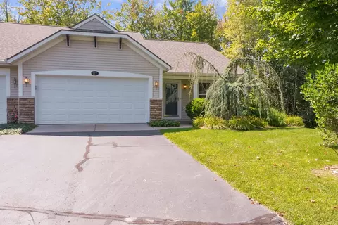 177 Woodslee Ct, Norton Shores, MI 49444