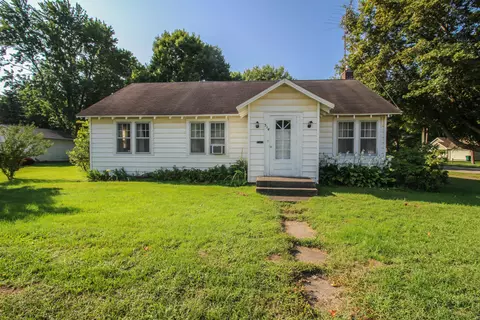 514 W Broadway St, Three Rivers, MI 49093