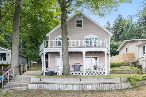 11743 Orchard Park Dr NE, Sparta, MI 49345