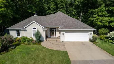 13330 40th Ave, Marne, MI 49435