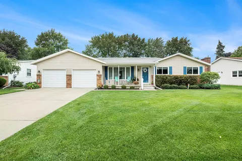 3905 Blackhawk Dr SW, Grandville, MI 49418