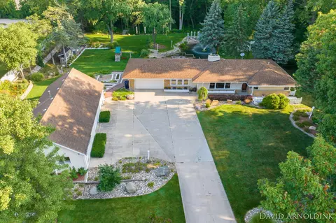 181 W 40th St, Holland, MI 49423