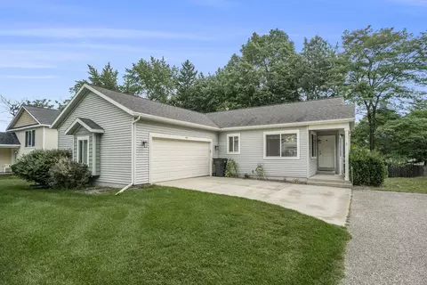 465 Jamesgate Ct, Holland, MI 49424