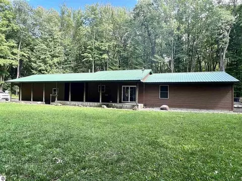 2120 M 115, Cadillac, MI 49601