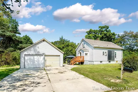 900 Judson Rd, Norton Shores, MI 49456