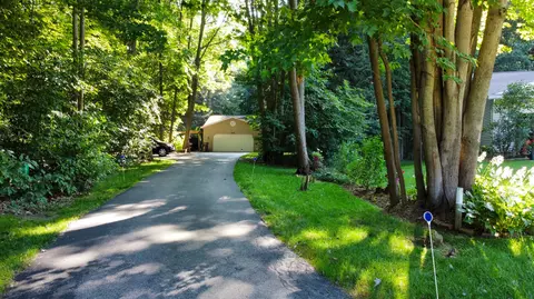 5839 Ell Ct, Fennville, MI 49408