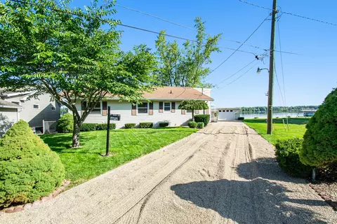 68250 Channel Pkwy, Edwardsburg, MI 49112