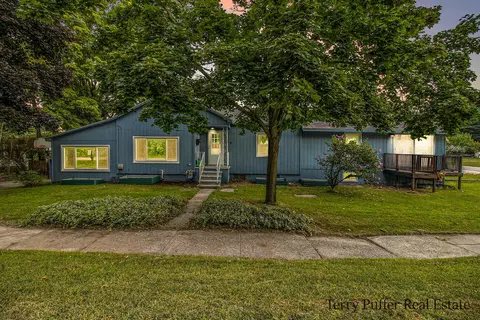 152 E Ferry St, Shelby, MI 49455