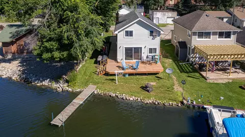 121 N Lakeside Dr, Michigan Center, MI 49254