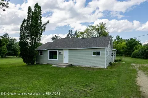 8591 E Sidney Rd, Crystal, MI 48818