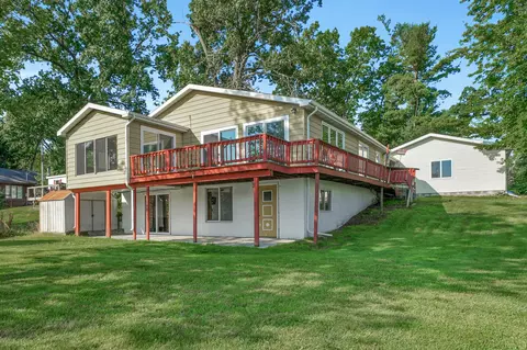 49743 Hillcrest Ave, Paw Paw, MI 49079