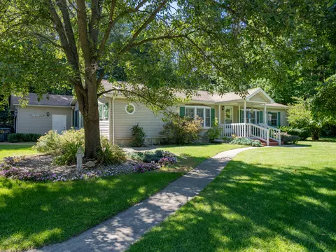 67821 S Ridgewood Dr, South Haven, MI 49090