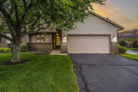 2070 Lakeview Dr #27, Zeeland, MI 49464