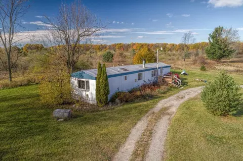 7236 W Howard City Edmore, Lakeview, MI 48850