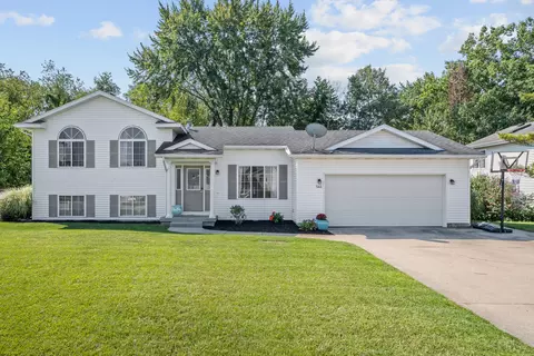 542 Sunmeadow Dr SE, Grand Rapids, MI 49508
