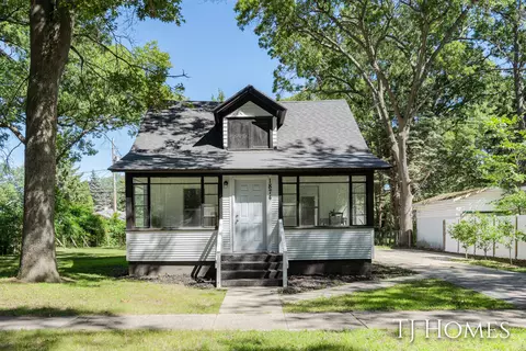 1874 Elwood St, Muskegon, MI 49442