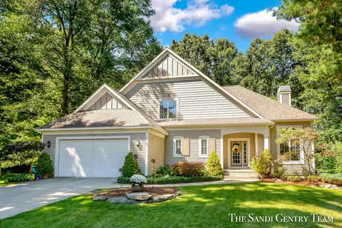 16091 Waterleaf Trl, Spring Lake, MI 49456