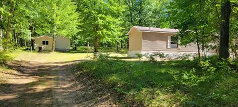 720 N M-37, Baldwin, MI 49304 photo 3