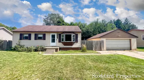 5648 Madison Ave SE, Grand Rapids, MI 49548