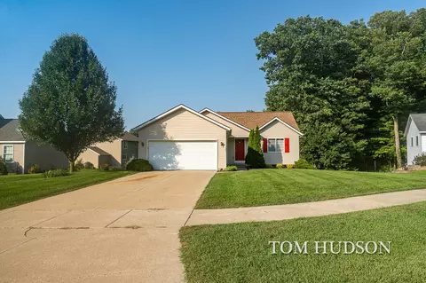 403 Greenview Drive Dr, Caledonia, MI 49316